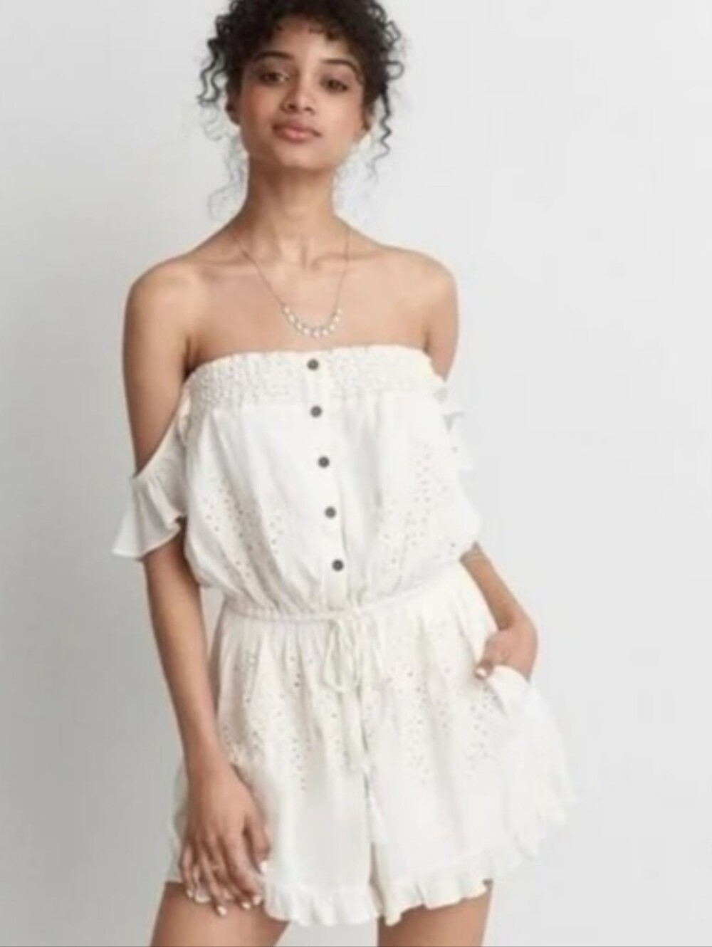 AE Cream Romper Xs - Picture 2 of 12